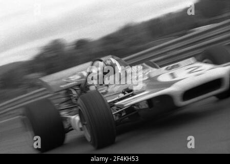 Jo SIFFERT guida la McLaren-Ford F1 a piena velocità durante il Gran Premio di Francia 1970, nel circuito di Charade vicino Clermont-Ferrand. Foto Stock