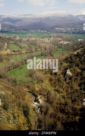 SPAGNA - Las Merindades (distretto) - Castille e Leon - BURGOS. Ojo GUAREÑA, valle di Sotos Cuevas; vista dal monte 'Cuerno del Diablo' Foto Stock