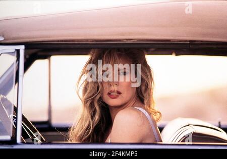 KIM BASINGER IN TROPPO CALDO PER MANEGGIARE / L'UOMO SPOSANTE (1991), DIRETTO DA JERRY REES. Credit: FOTO DI HOLLYWOOD / Album Foto Stock