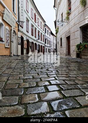 Český Krumlov - Dlouhá ulice Foto Stock