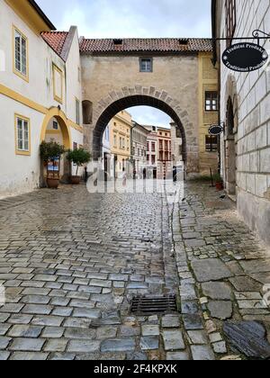 Český Krumlov - Dlouhá ulice Foto Stock