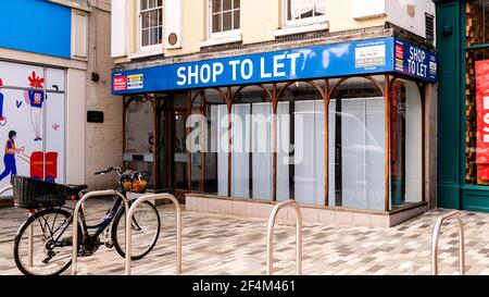 Londra UK, marzo 22 2021, Empty High Street Shops o Stores to Let durante il Covid-19 Coronavirus Lockdown con incresing Businness fallimenti Foto Stock