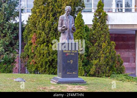 Belgrado, Serbia - 14 febbraio 2021: Famoso scienziato Nikola Tesla Monument a Belgrado, Serbia. Foto Stock