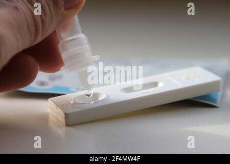 Amburgo, Germania, 22. Marzo 2021, Corona Antigen Rapid Test Kit Foto Stock