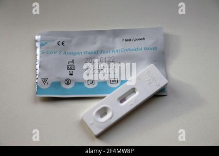 Amburgo, Germania, 22. Marzo 2021, Corona Antigen Rapid Test Kit Foto Stock