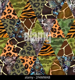 Imitazione trendy cucito pezzi triangolari di tessuto in stile patchwork. Collage disegnato a mano con motivo senza cuciture. Tessuto di sicurezza con animali pri Foto Stock