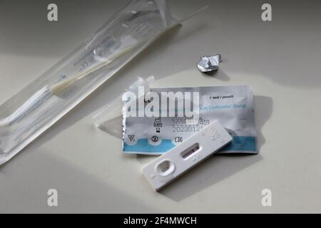 Amburgo, Germania, 22. Marzo 2021, Corona Antigen Rapid Test Kit Foto Stock