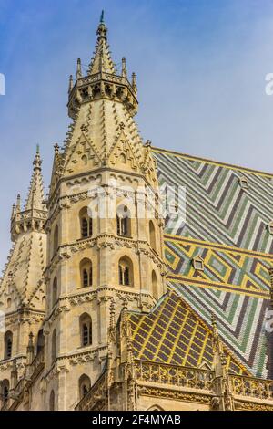 Torri della storica chiesa di Stephansdom a Vienna, Austria Foto Stock