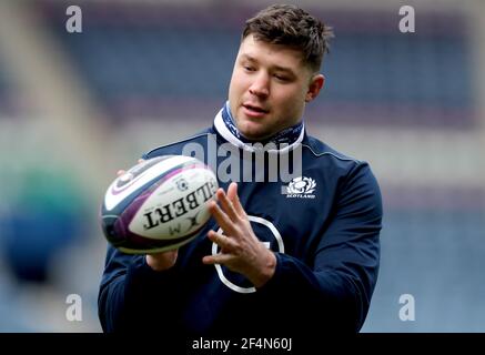 File photo datato 12-02-2021 del Grant Gilchrist scozzese durante una sessione di allenamento al BT Murrayfield Stadium di Edimburgo. Data immagine: Venerdì 12 febbraio 2021. Data di emissione: Lunedì 22 marzo 2021. Foto Stock