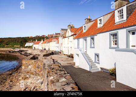 Cottage tradizionale nel villaggio di pescatori di Pittenweem in East Neuk di Fife, Scozia UK Foto Stock