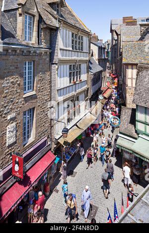 Vecchi edifici in Grande Rue, Mont Saint Michel, Normandia, Francia Foto Stock