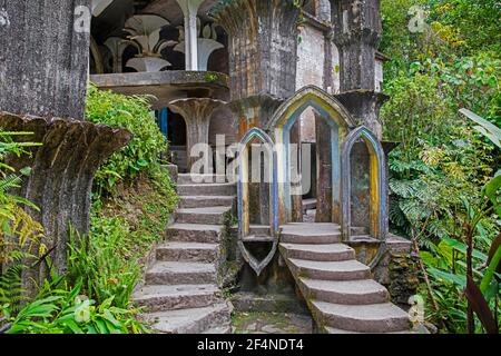 Edificio in cemento surrealistico creato da Edward James a Las Pozas / le piscine vicino a Xilitla, San Luis Potosi, regione di Huasteca, Messico Foto Stock