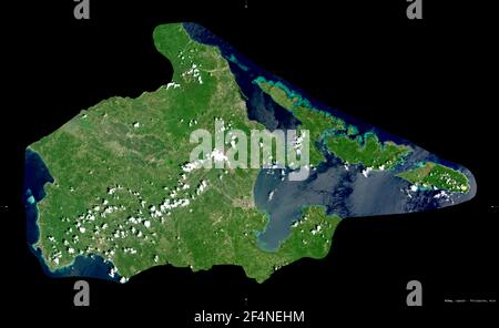 Albay, provincia delle Filippine. Immagini satellitari Sentinel-2. Forma isolata su nero. Descrizione, ubicazione della capitale. Contiene Coperni modificati Foto Stock