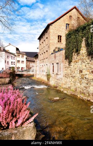 Paesaggio urbano di Bad Münstereifel. Bad Münstereifel è una storica città termale situata nel distretto di Euskirchen, in Germania Foto Stock