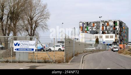 Milioni di siti web offline dopo il fuoco presso i servizi cloud francesi Azienda OVH Cloud a Strasburgo, Francia Foto Stock