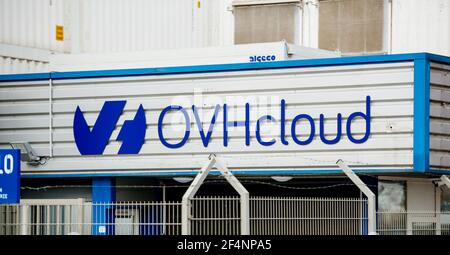 Milioni di siti web offline dopo il fuoco presso i servizi cloud francesi Azienda OVH Cloud a Strasburgo, Francia Foto Stock