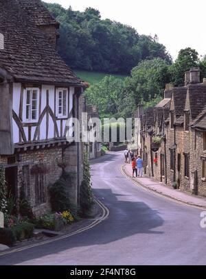 The Street, Castle Combe, Wiltshire, Inghilterra, Regno Unito Foto Stock