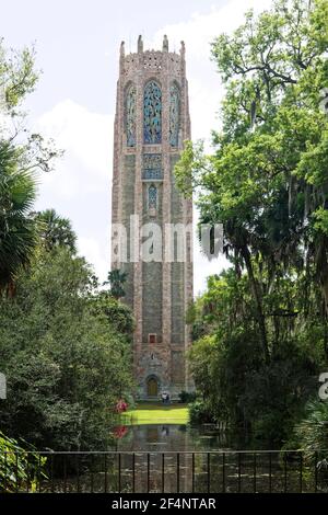 Carillon, Torre del canto, piscina riflettente, campanile, pietra di Coquina, marmo, piastrelle, porta in ottone, porta rossa, final scolpite, fregi, metallurgia, 205 fe Foto Stock