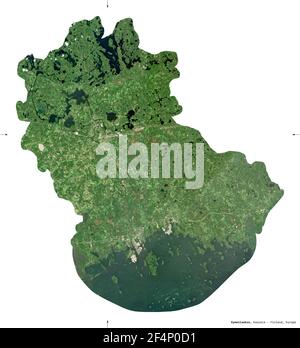 Kymenlaakso, regione della Finlandia. Immagini satellitari Sentinel-2. Forma isolata su bianco. Descrizione, ubicazione della capitale. Contiene Coperni modificati Foto Stock