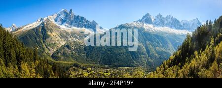 Vista panoramica sulle Alpi e la valle di Chamonix in Francia Foto Stock