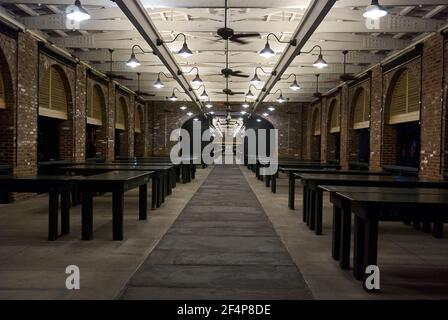 Empty Charleston City Market Hall dopo l'orario di chiusura Foto Stock