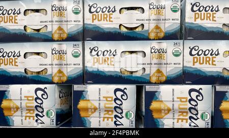 Orlando, FL USA - 14 Marzo 2021: Coors Light è un prodotto della American Moulson Coors Brewing Company. Foto Stock