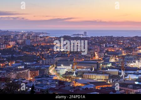 Vista al tramonto della città di Vigo, in Galizia, Spagna. Foto Stock