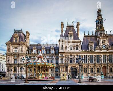 Parigi, Francia, 2020 febbraio, vista di una giostra di fronte al municipio in Place de l'Hôtel-de-Ville Foto Stock