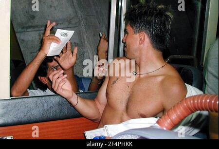 Jaime moreno di D.C. United firma autografi, a Santa Cruz de la Sierra, Bolivia, nel marzo 2000. Foto Stock