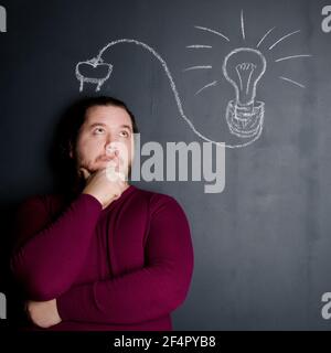 Idea e successo. Sì. L'uomo gioisce. Foto Stock