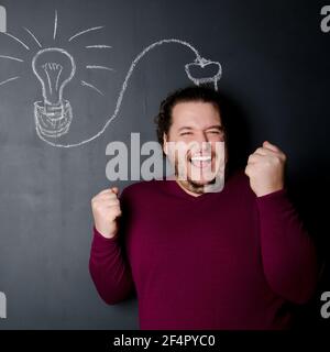 Idea e successo. Sì. L'uomo gioisce. Foto Stock