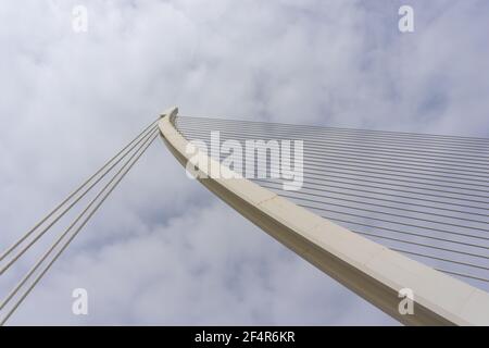 Una vista astratta del Ponte Assut de l'Or Nel centro di Valencia Foto Stock