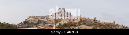 Una vista panoramica sulla città panoramica della storica collina coty of Morella nella Spagna centrale Foto Stock