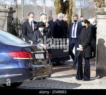 I funerali di Erling Lorentzen nella Chiesa di Asker, Norvegia il 22 marzo 2021, presenti da Re Harald, Regina Sonja, Principe ereditario Haakon, Principessa di Corona mette-Marit, Principessa Martha Louise e Principessa Astrid. Foto di Marius Gulliksrud/Stella Pictures/ABACAPRESS.COM Foto Stock