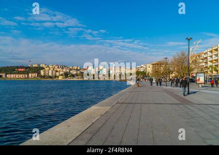 Canakkale, Turchia - 1 marzo 2021 - vista sulla strada della città di Canakkale sulle Dardanelli nella Turchia occidentale Foto Stock