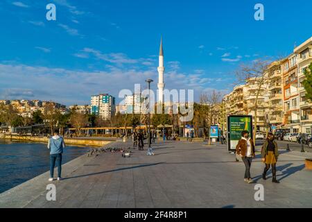 Canakkale, Turchia - 1 marzo 2021 - vista sulla strada della città di Canakkale sulle Dardanelli nella Turchia occidentale Foto Stock