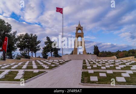 Gallipoli, Turchia - 2 giugno 2021 - una vista della seconda guerra mondiale ottomana Gallipoli Campagna soldato tombe sulla penisola di Gallipoli (Gelibolu) in Turco Foto Stock