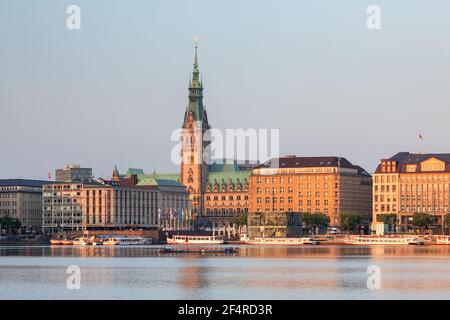 Geografia / viaggio, Germania, Amburgo, Amburgo, vista attraverso l'Alster interno verso il municipio di Amburgo, diritti aggiuntivi-clearance-Info-non-disponibile Foto Stock