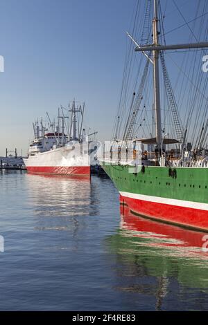 Geografia / viaggio, Germania, Amburgo, città nuova di Amburgo, windjammer Rickmer Rickmer di fronte al museo , diritti aggiuntivi-clearance-Info-non-disponibile Foto Stock