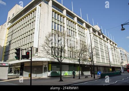 Londra, Regno Unito - 26 febbraio 2021: Il grande magazzino della catena John Lewis a Oxford Street, nel centro di Londra. Chiuso a causa del COVID-19 Lockdo Foto Stock