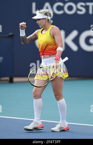 MIAMI GARDENS, FL - MARZO 22: Bethanie Mattek-Sands Vs Sara Errani al 2021Miami Open presso l'Hard Rock Stadium il 22 Marzo 2021 a Miami Gardens, Florida. Credito: Mpi04/MediaPunch Foto Stock