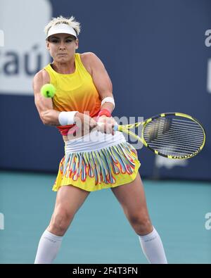 MIAMI GARDENS, FL - MARZO 22: Bethanie Mattek-Sands Vs Sara Errani al 2021Miami Open presso l'Hard Rock Stadium il 22 Marzo 2021 a Miami Gardens, Florida. Credito: Mpi04/MediaPunch Foto Stock