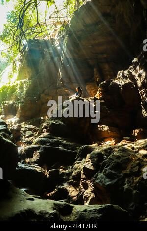 Veduta della Grotta di Alutila , khagrachari . la più grande grotta misteriosa del Bangladesh . Foto Stock