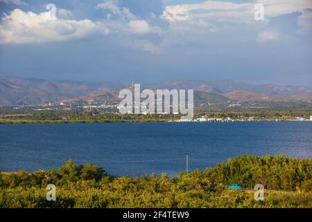 Cuba, Trinidad, vista attraverso Bahia De Casida verso Trinidad Foto Stock