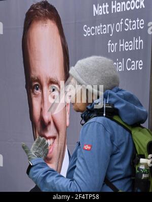 Westminster, Londra, Regno Unito. 23 marzo 2021. Un gruppo di manifestanti contro l'aborto al di fuori del Parlamento. Credit: Matthew Chpicle/Alamy Live News Foto Stock