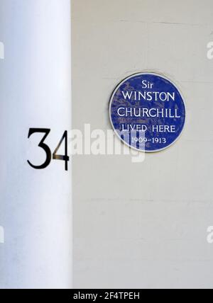 Londra, Regno Unito. Lapide commemorativa: 'ir Winston Churchill visse here 1909-1913' at 34 Eccleston Square Foto Stock