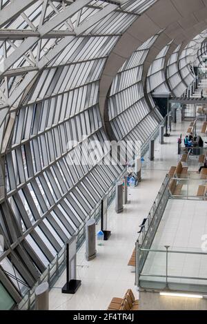 L'interno del moderno terminal aeroportuale. Foto Stock