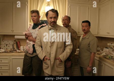 TOM HANKS, TZI MA, J. K SIMMONS E RYAN HURST IN THE LADYKILLER (2004), DIRETTO DA ETHAN COEN E JOEL COEN. Credit: TOUCHSTONE PICTURES/JACOBSON COMPANY / Album Foto Stock