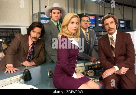 CHRISTINA APPLEGATE, PAUL RUDD, WILL FERRELL, STEVE CARELL E DAVID KOECHNER IN ANCHORMAN: LA LEGGENDA DI RON BORGOGNA (2004), DIRETTO DA ADAM MCKAY. Credit: DREAMWORKS SKG / MICHAELS, DARREN / Album Foto Stock