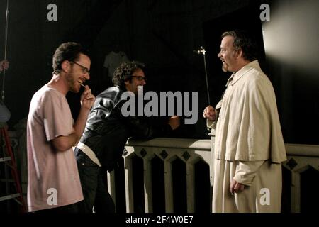 TOM HANKS, ETHAN COEN e JOEL COEN in THE LADYKILLERS (2004), diretto da ETHAN COEN e JOEL COEN. CREDIT: TOUCHSTONE PICTURES/JACOBSON COMPANY / GORDON, MELINDA SUE / ALBUM Foto Stock